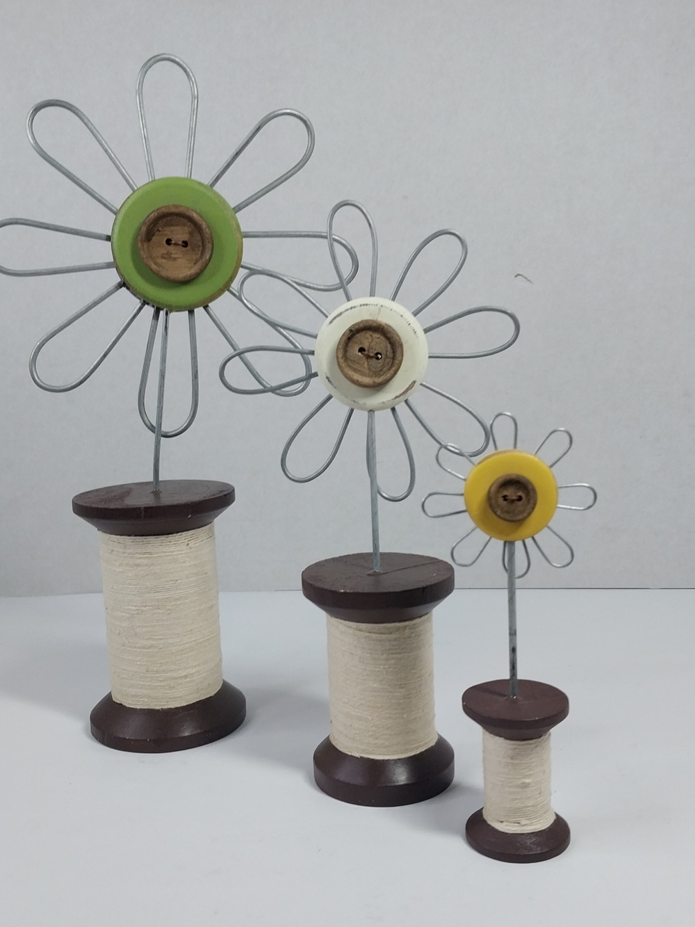 Wood Spool Wire Flowers Folk Art Farmhouse Style Whimsy Set 3 Primitive Cabin - Picture 9 of 9